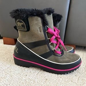 New without tags. Sorel winter boots. Size 9.5.